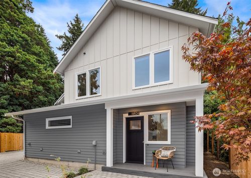 11524 38th Ave Ne, Seattle, WA, 98125-5706 | Card Image