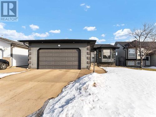 413 Stratton Way Se, Medicine Hat, AB, T1B4P7 | Card Image