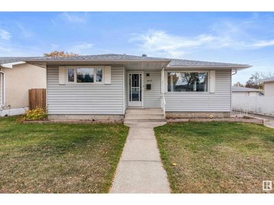 6215 152a Ave Nw, House other with 3 bedrooms, 1 bathrooms and 6 parking in Edmonton AB | Image 2