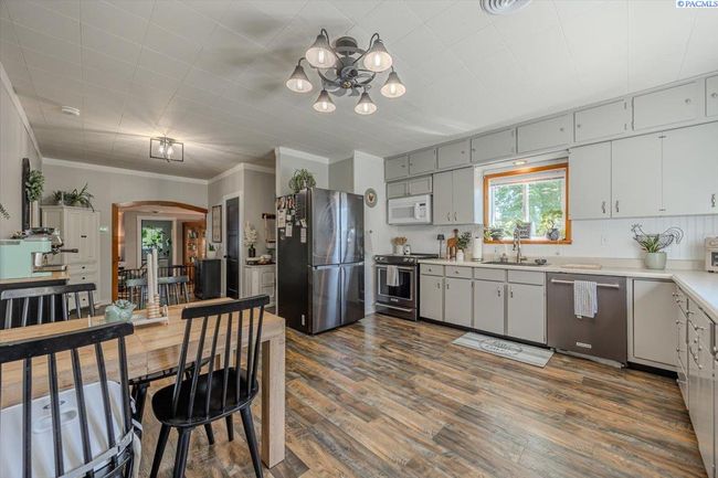 805 Babs Ave, Home with 4 bedrooms, 2 bathrooms and null parking in Benton City WA | Image 8