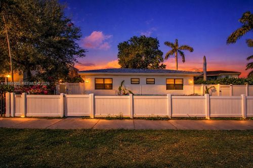 715 Ne 92nd St, Miami Shores, FL, 33138-2974 | Card Image