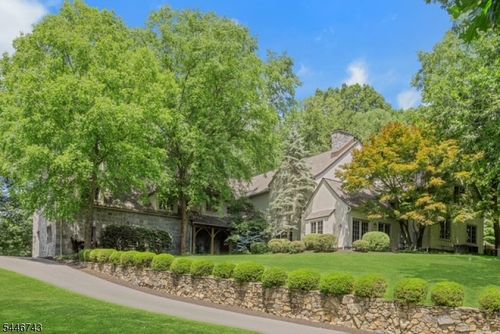 9 Beacon Hill Dr, Chester, NJ, 07930-3001 | Card Image
