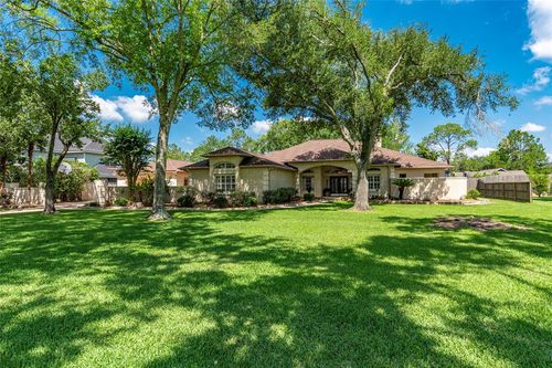 904 Pine Hollow Dr, Friendswood, TX, 77546-4650 | Card Image