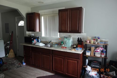 13529 Fellrath St, Taylor, MI, 48180-4493 | Card Image