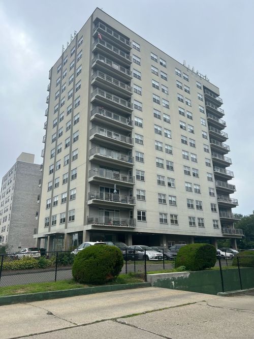 unit-4c-2370 North Ave, Bridgeport, CT, 06604-2328 | Card Image