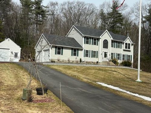 43 Lampton Dr, Derry, NH, 03038-4618 | Card Image