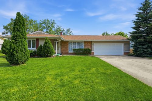 213 Edgeware Rd, Elk Grove Village, IL, 60007-4312 | Card Image