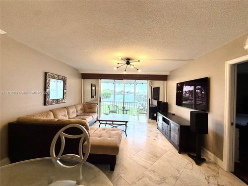 apt-s203-3020 Marcos Dr, Aventura, FL, 33160-2559 | Card Image