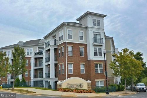 5-b02-2055 26th St S, ARLINGTON, VA, 22206-2888 | Card Image