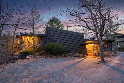 1105 N Hamilton St, SAINT CROIX FALLS, WI, 54024-9208 | Card Image