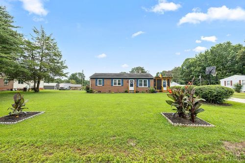 135 Brown St, Appomattox, VA, 24522-4084 | Card Image