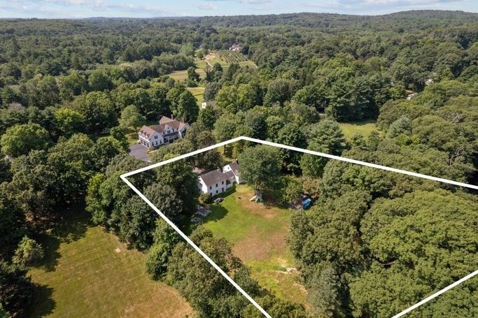 Everett St, Sherborn, MA 01770