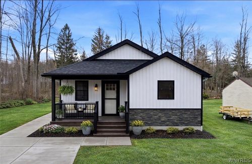 557 Eisenhower Ave, Angola, NY, 14006-9154 | Card Image