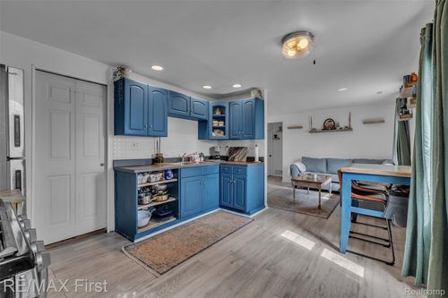 21133 Woodward St, Clinton Twp, MI, 48035-3590 | Card Image