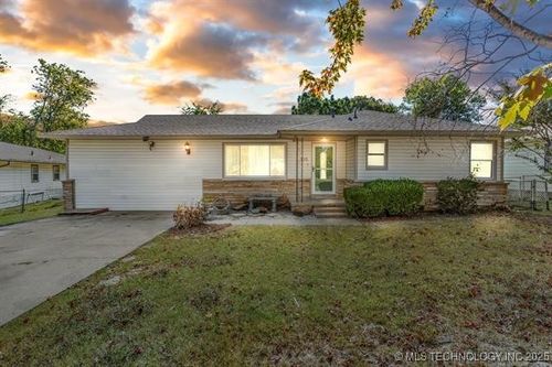 305 W Toledo St, Broken Arrow, OK, 74012-6422 | Card Image