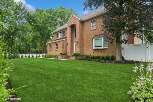 311 Greenlawn Rd, Huntington, NY, 11743-7911 | Card Image