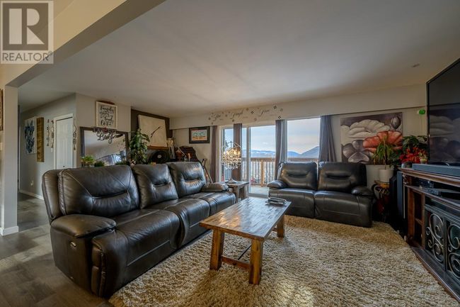 492 Grandview Terr, House other with 3 bedrooms, 3 bathrooms and 3 parking in Kamloops BC | Image 9