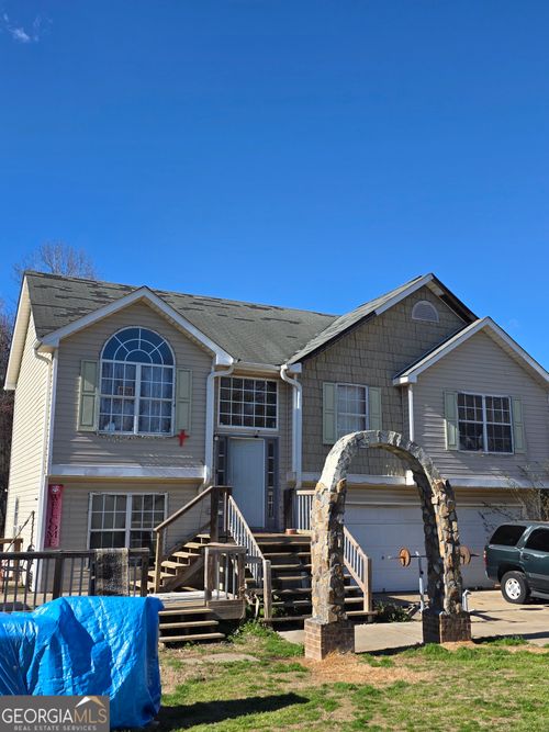 121 Bombay Ln, Grantville, GA, 30220-1787 | Card Image