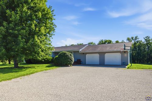 16345 Shadow Cir, Wamego, KS, 66547-9468 | Card Image