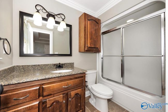 Tile flooring, single vanity, tub/shower combo, crown molding | Image 34