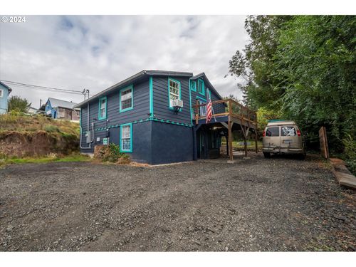 643 B St, MyrtlePoint, OR, 97458 | Card Image