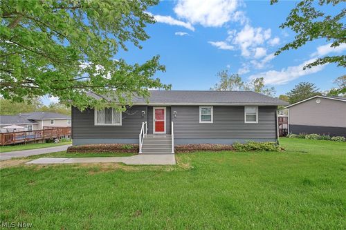 3285 Lakewood Dr, Zanesville, OH, 43701-9782 | Card Image