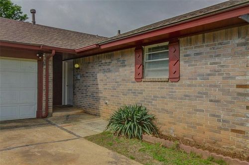 1502 Briar Meadow Rd, Norman, OK, 73071-3619 | Card Image