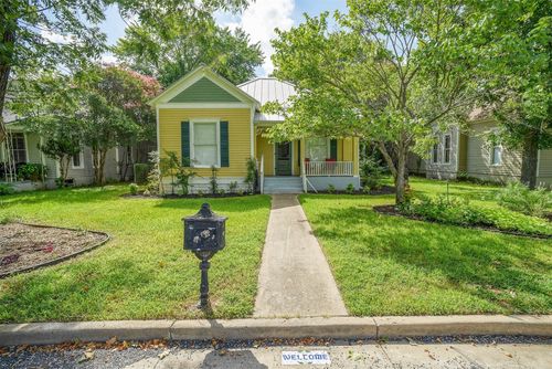 602 Mills St, Smithville, TX, 78957-1531 | Card Image