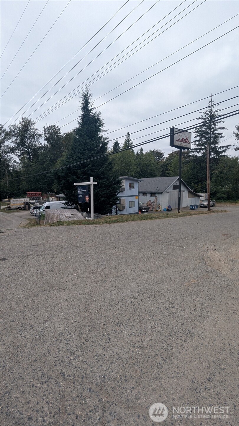 Commercial Sale in Sultan 3