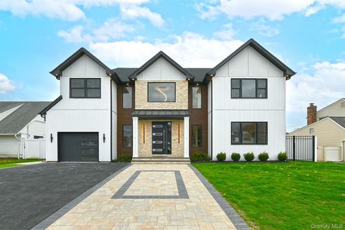 39 Forest Ln, Westbury, NY, 11590-6532 | Card Image