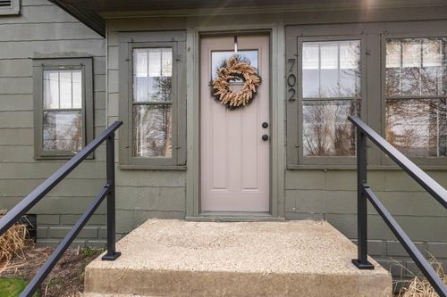 702 N Elm St, Three Oaks, MI, 49128-1037 | Card Image