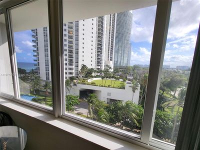 442 - 19201 E Collins Ave, Condo with 0 bedrooms, 1 bathrooms and null parking in Sunny Isles Beach FL | Image 3