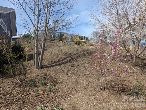 39 Jefferson Dr, Asheville, NC, 28801-3114 | Card Image