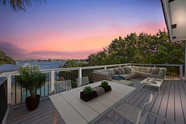 200 N Lake Dr, House other with 5 bedrooms, 5 bathrooms and null parking in Lantana FL | Image 4