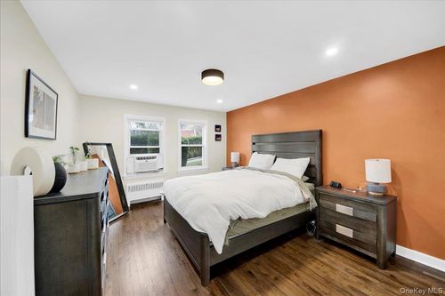 16a-120 Broadway, Irvington, NY, 10533-1275 | Card Image