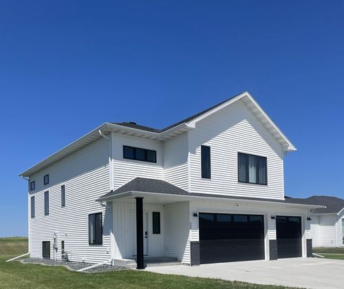 5006 11th St W, West Fargo, ND, 58078-8386 | Card Image