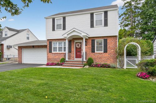 437 Andrews Rd, Mineola, NY, 11501-1003 | Card Image