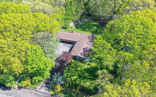 20 Cherry Ln, Syosset, NY, 11791-1810 | Card Image