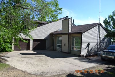 5905 W Boundary Rd, House other with 4 bedrooms, 3 bathrooms and 4 parking in Barrhead AB | Image 2