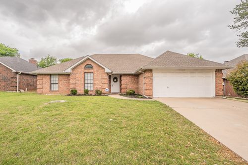 117 Downwood Dr, Burleson, TX, 76028-2554 | Card Image