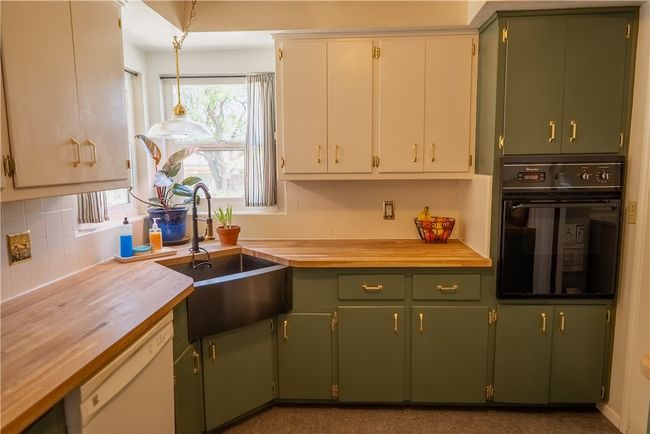 525 E F St, House other with 3 bedrooms, 2 bathrooms and 2 parking in Tehachapi CA | Image 16