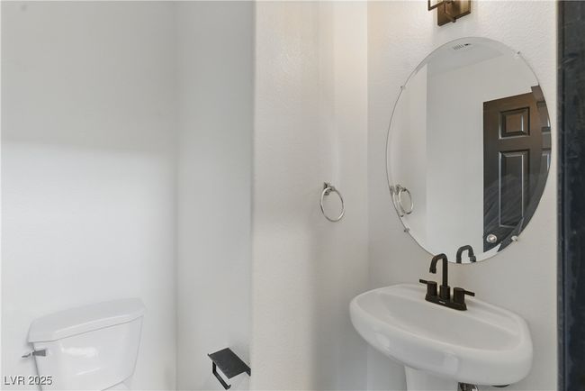 Downstairs powder room | Image 7