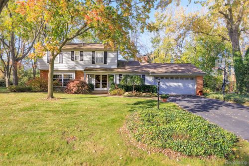 2132 Park Ridge Dr, Bloomfield Hills, MI, 48304-1481 | Card Image