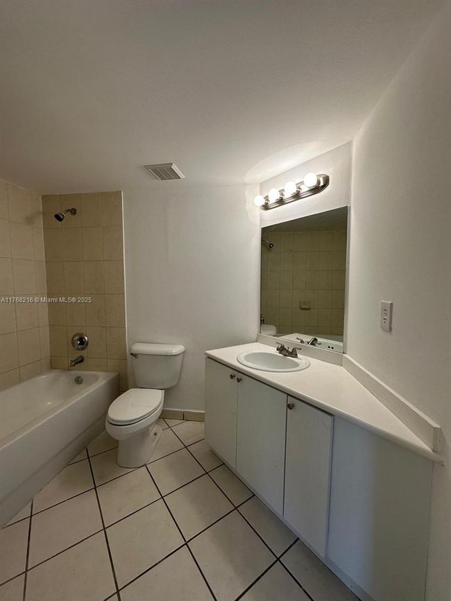 APT-304 - 17602 Nw 25 Th Ave, Condo with 3 bedrooms, 2 bathrooms and null parking in Miami Gardens FL | Image 6