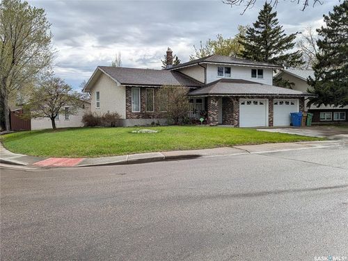 215 Dalgliesh Dr, Regina, SK, S4R7Z6 | Card Image