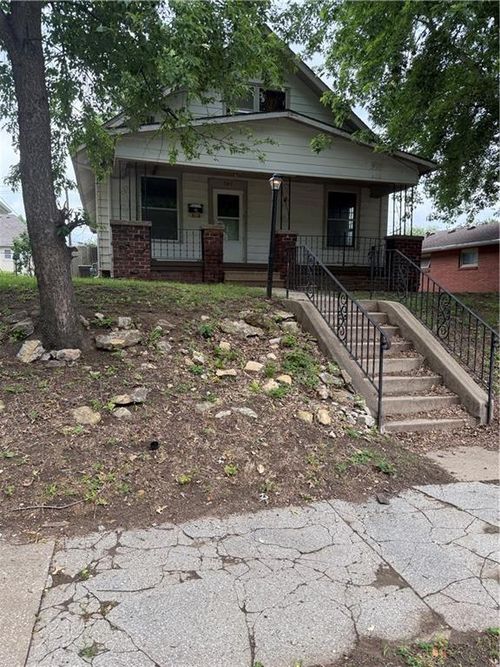 505 N 24th St, Saint Joseph, MO, 64501-2511 | Card Image
