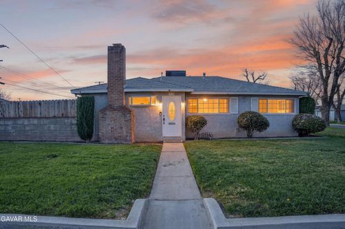 538 W Avenue J4, Lancaster, CA, 93534-4330 | Card Image