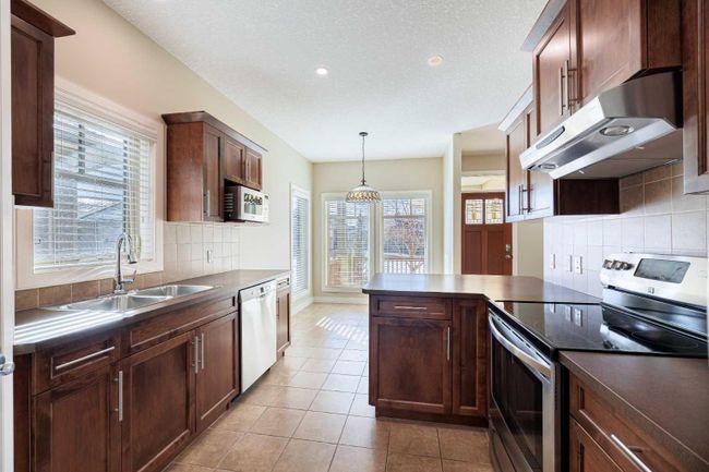 24 Bridle Estates Place Sw, Home with 3 bedrooms, 2 bathrooms and 7 parking in Calgary AB | Image 22