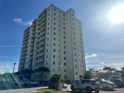 apt-304-900 Ne 18th Ave, Fort Lauderdale, FL, 33304-3051 | Card Image