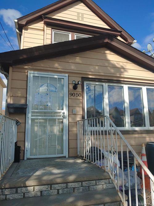 9050 Francis Lewis Blvd, Queens Village, NY, 11428-1069 | Card Image